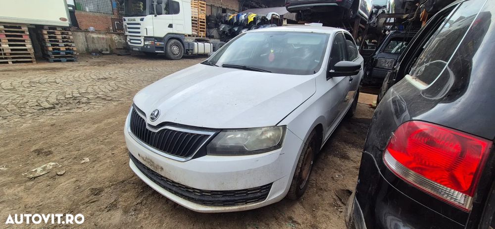 Capota motor / are mici defecte de la pietre / Skoda Rapid 2 2015 / alba - 1