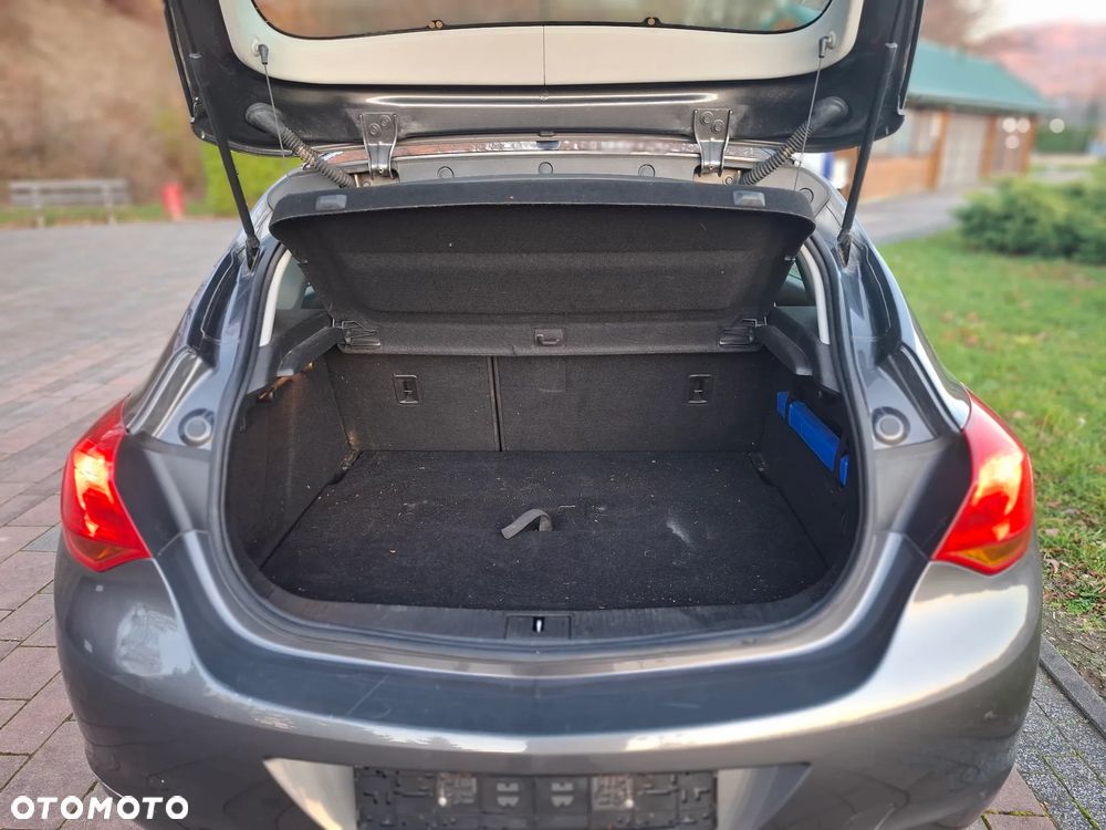 Opel Astra 1.4 Turbo 150 Jahre - 11