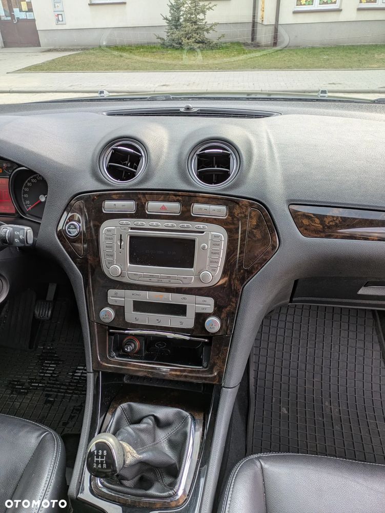 Ford Mondeo 2.0 Ghia X100 / X - 8