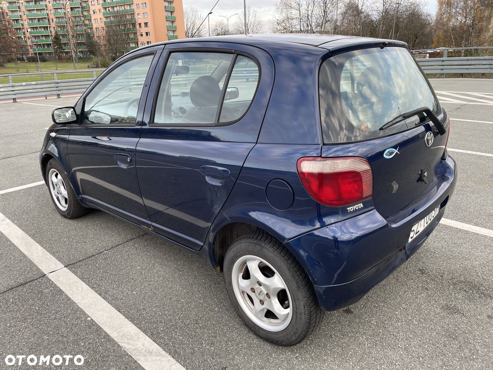 Toyota Yaris 1.3 - 9