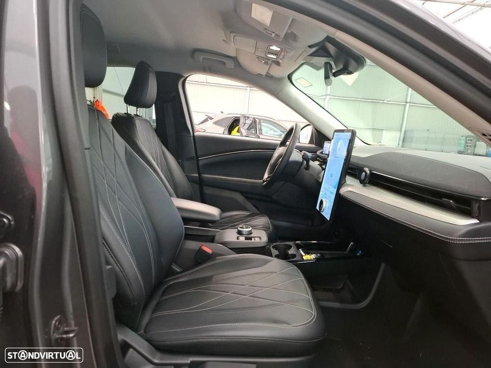 Ford Mustang Mach-E Standard - 2