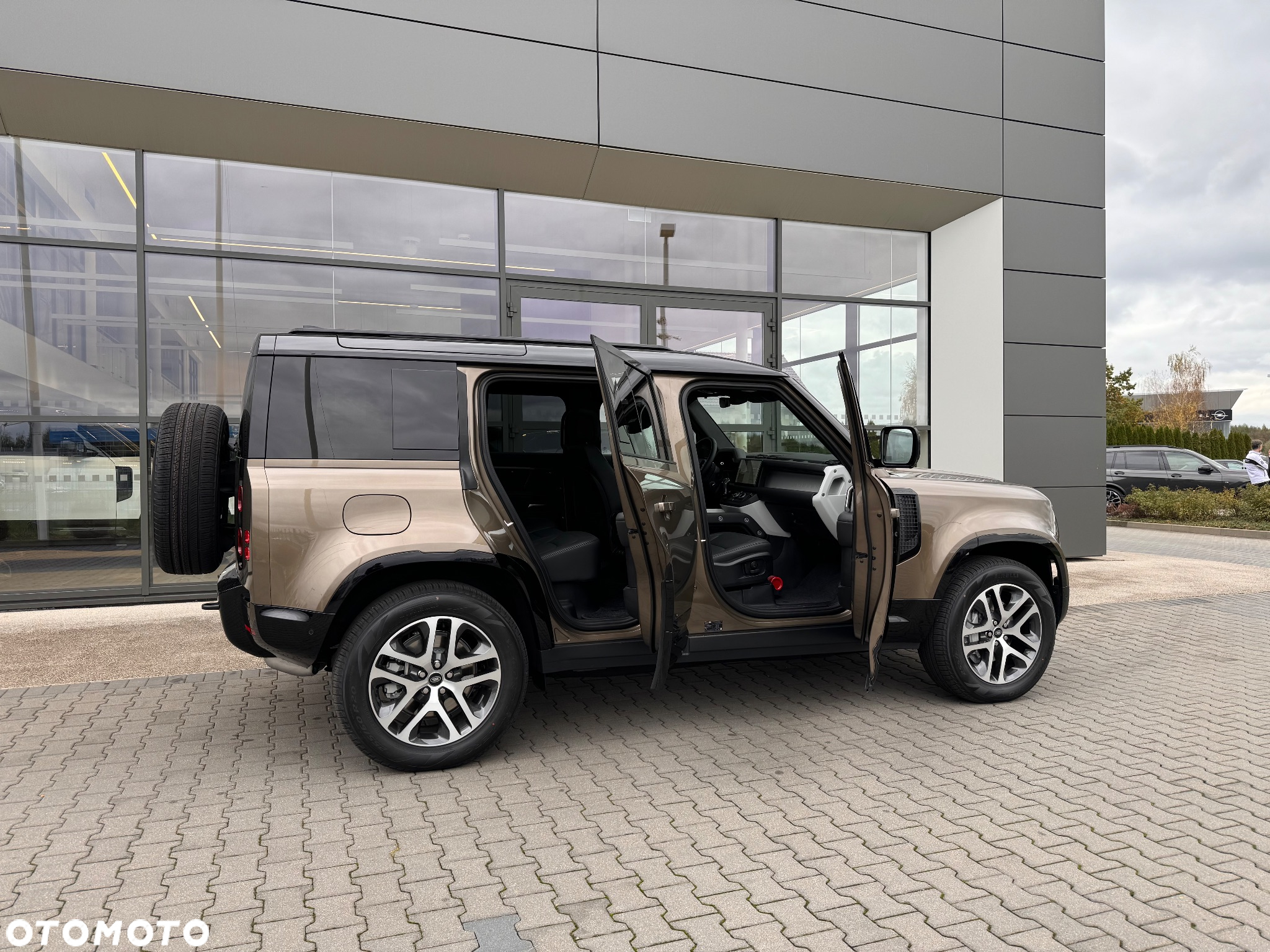 Land Rover Defender - 14