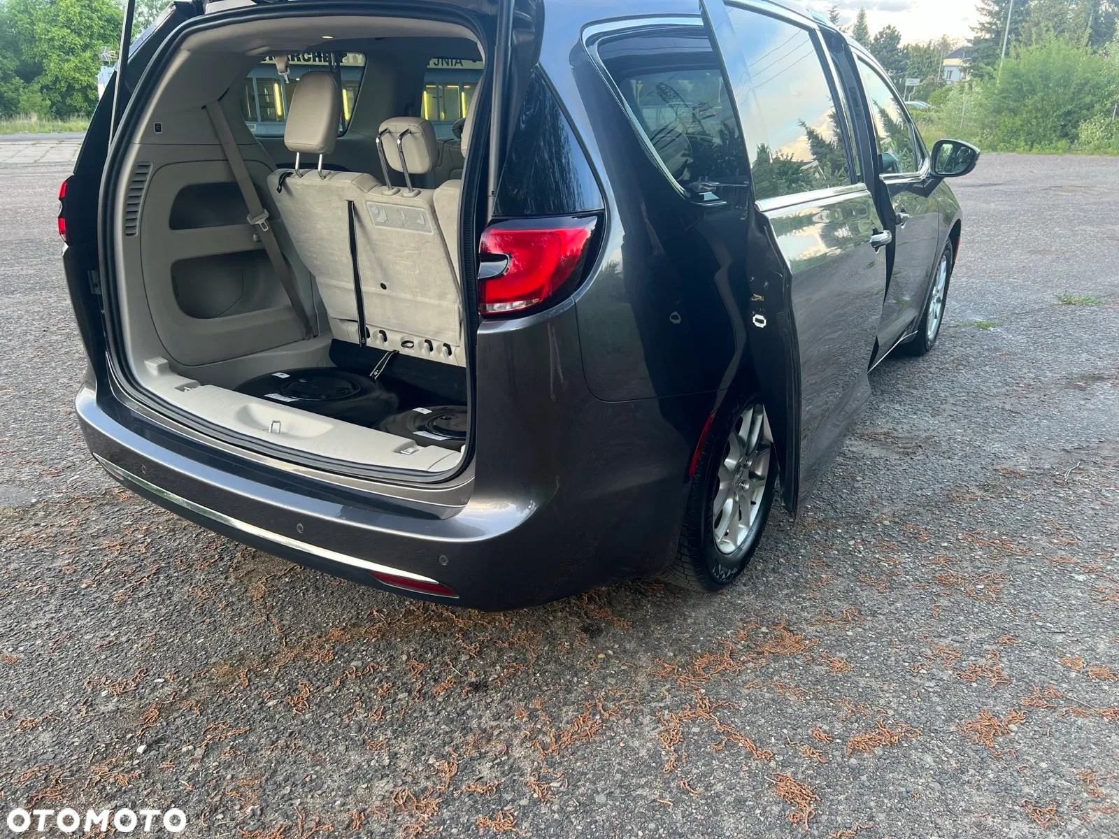 Chrysler Pacifica - 22