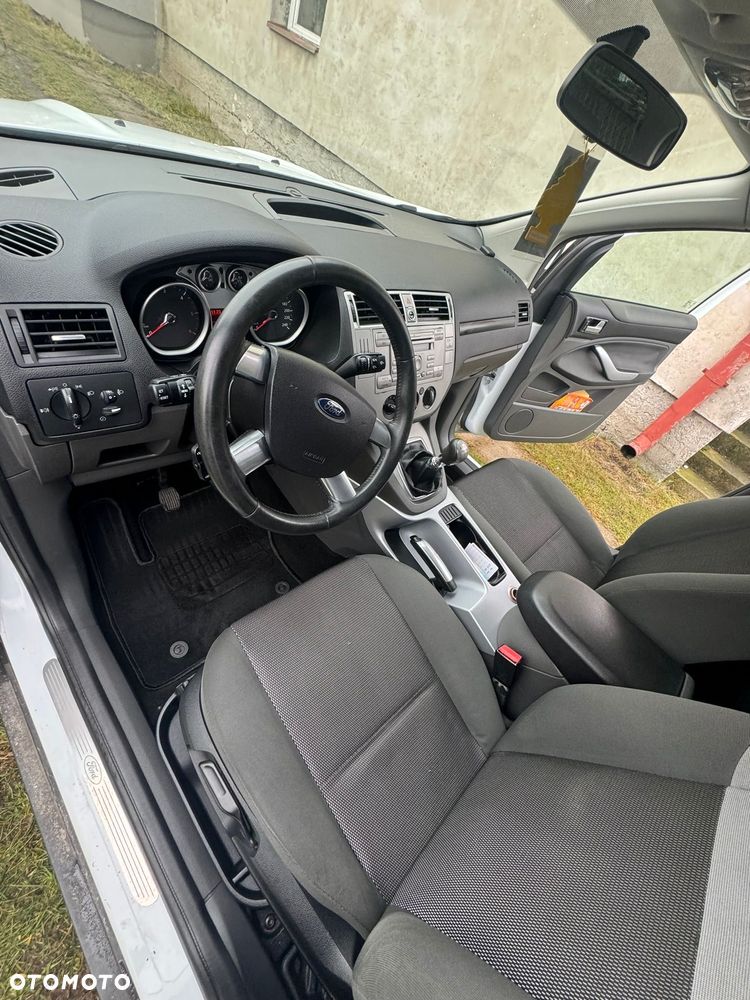 Ford Kuga - 12