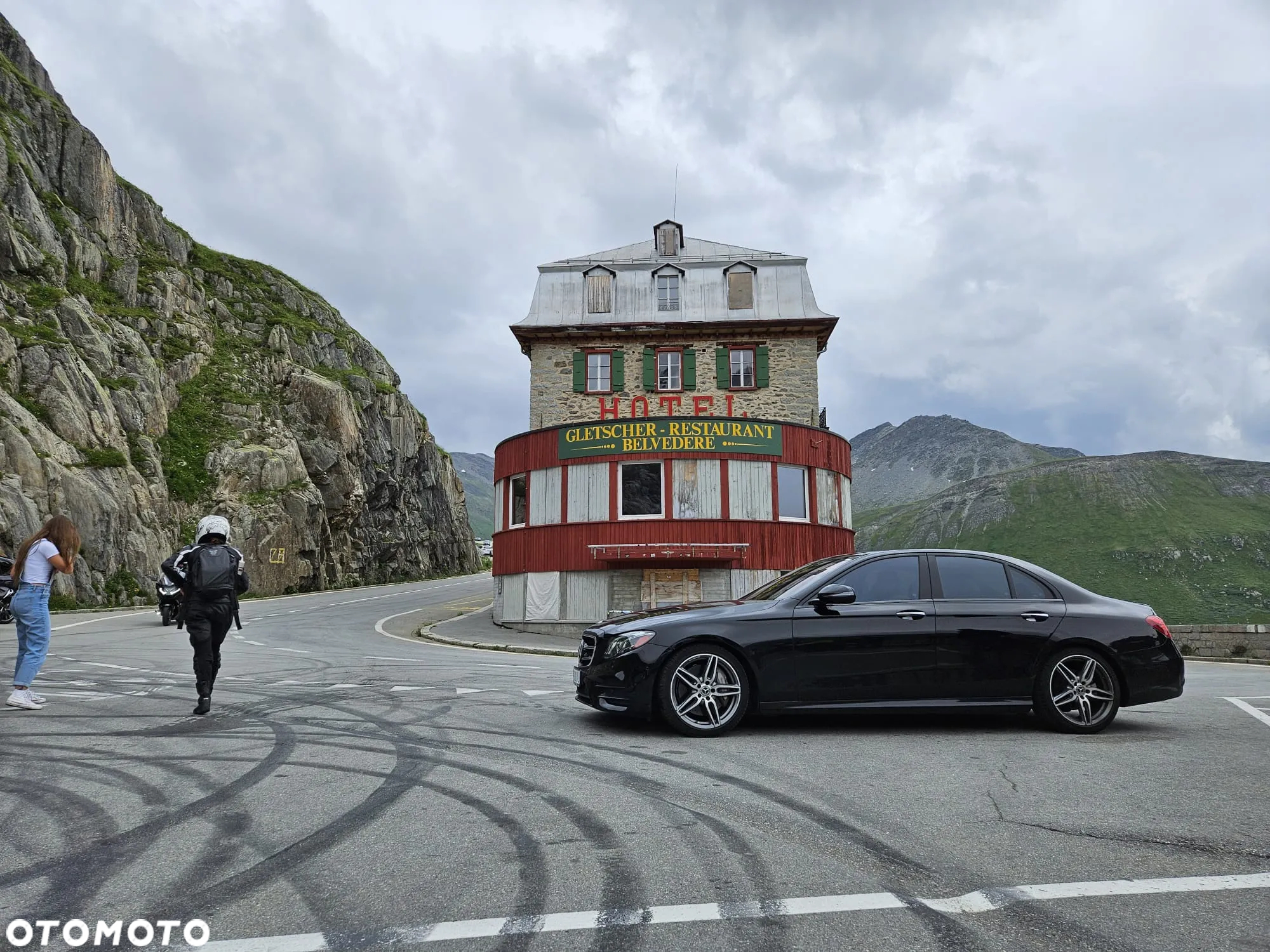Mercedes-Benz Klasa E 300 9G-TRONIC AMG Line - 39