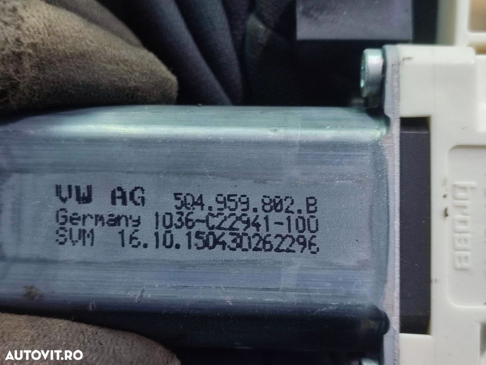 Motoras geam dreapta fata 5Q4959802B Volkswagen VW Golf 7 [2012 - 201 - 3