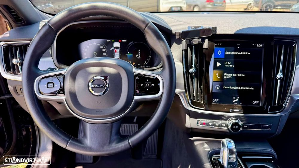 Volvo V90 2.0 T8 Momentum Plus AWD Geartronic - 7