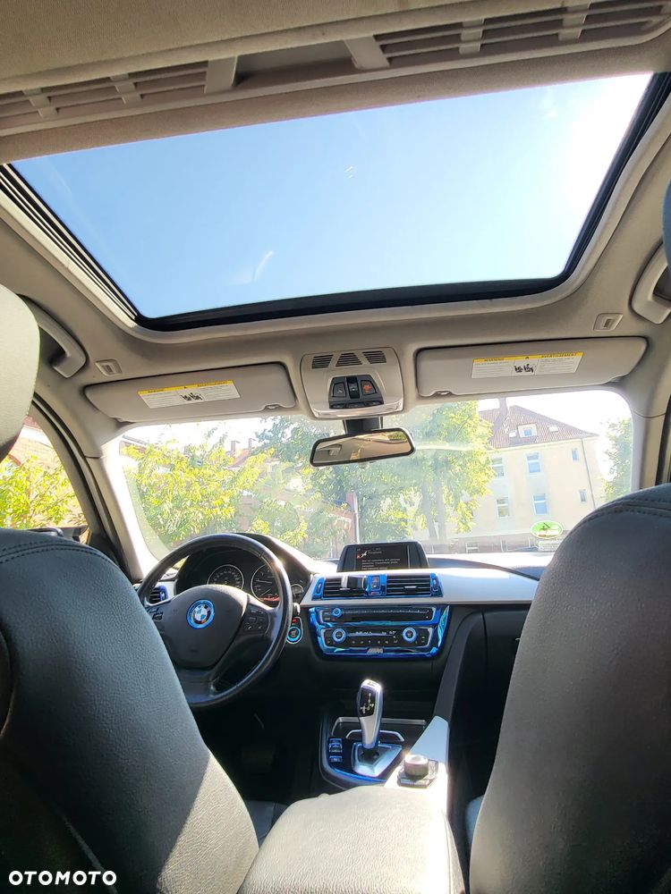 BMW Seria 3 320i - 2
