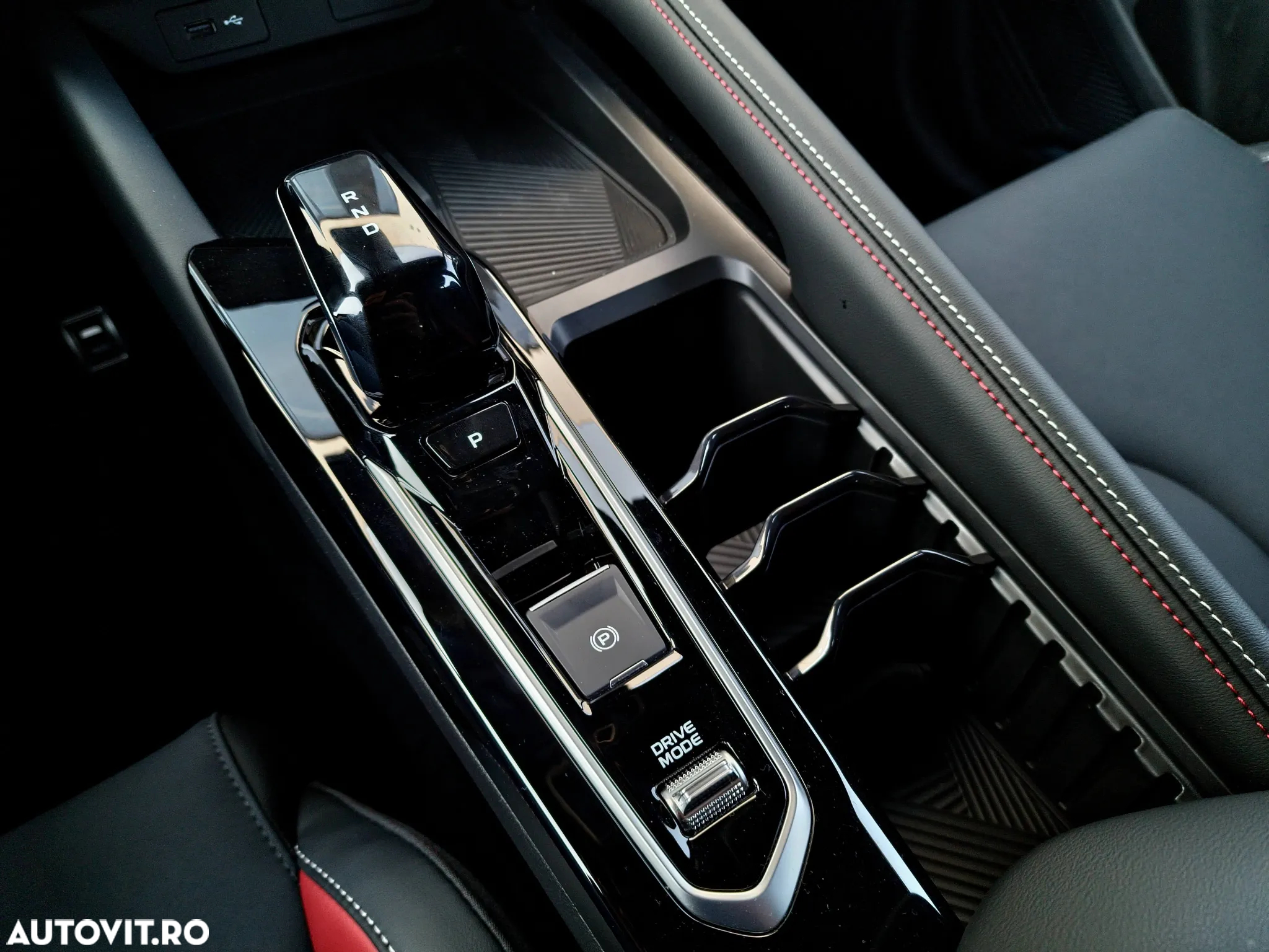Geely Coolray - 16