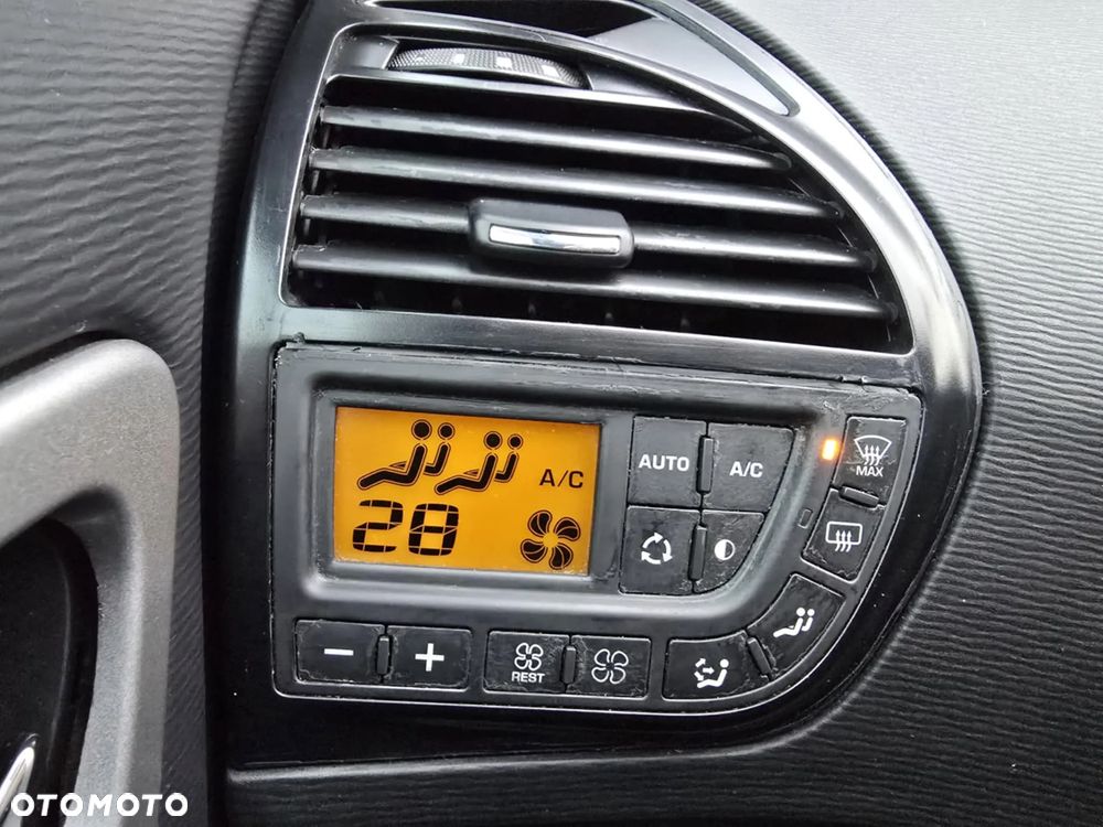 Citroën C4 Picasso 1.6 HDi FAP Exclusive - 30