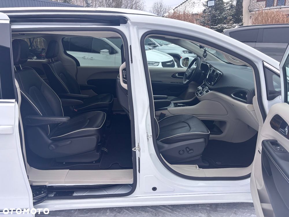 Chrysler Pacifica - 14