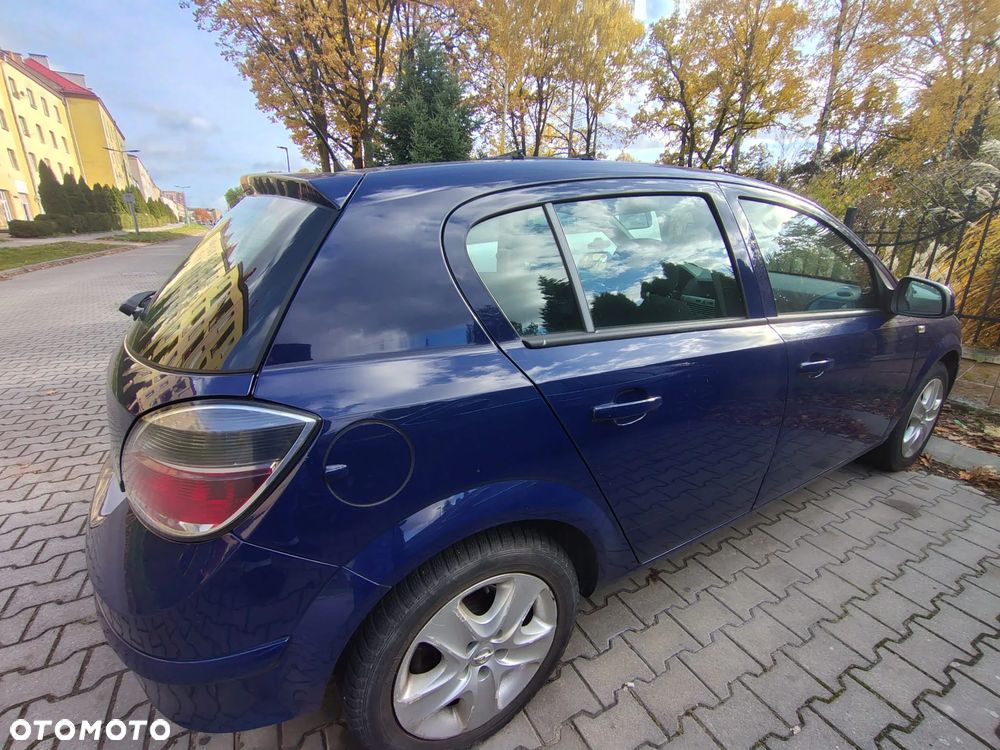Opel Astra 1.6 Essentia - 4