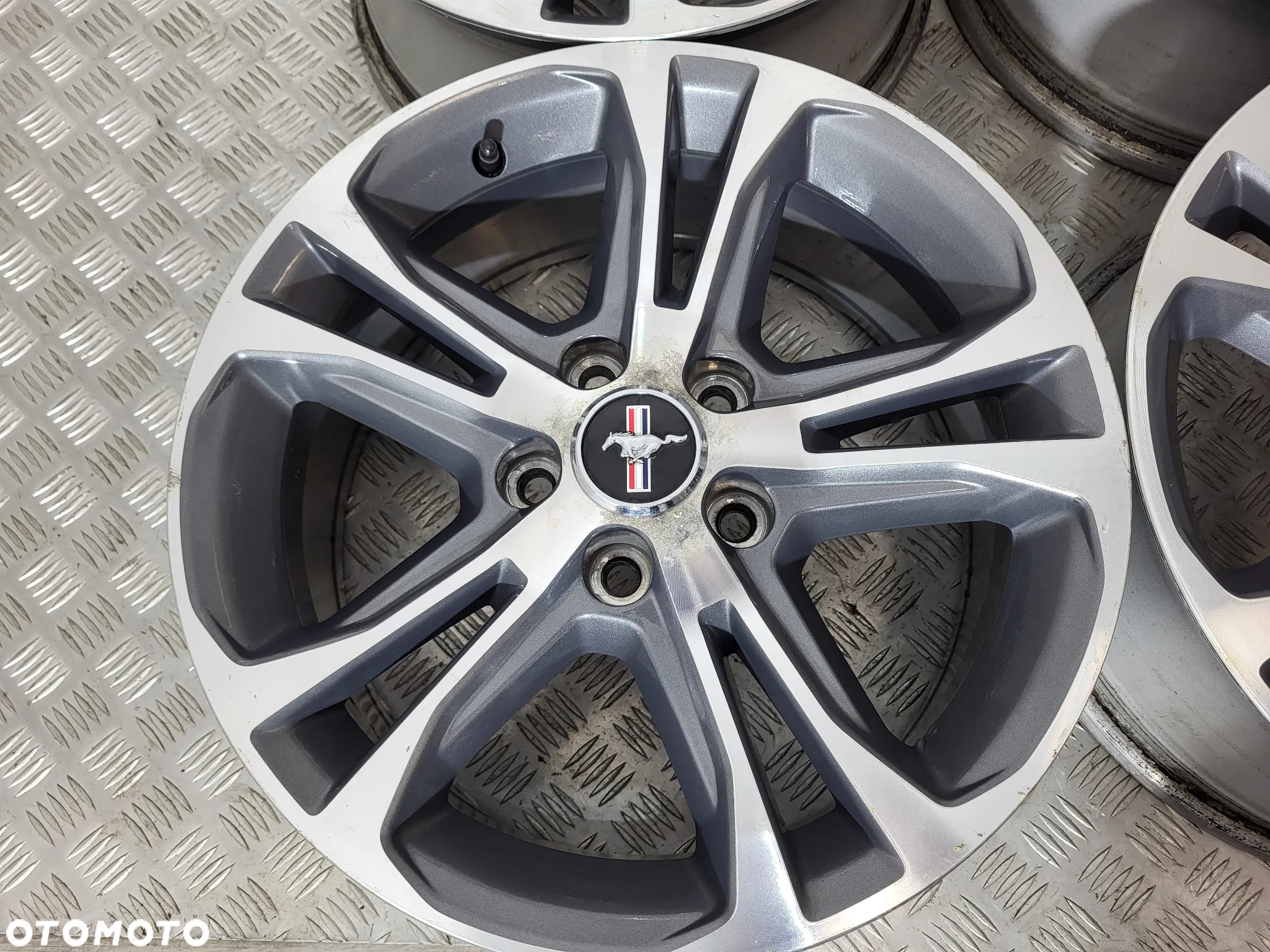 Ford Mustang Felgi Aluminiowe 17 5X112 - 5