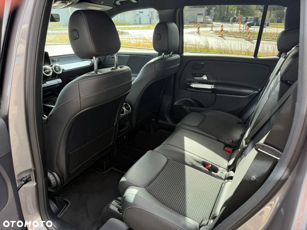 Mercedes-Benz GLB 250 4-Matic 8G-DCT - 14