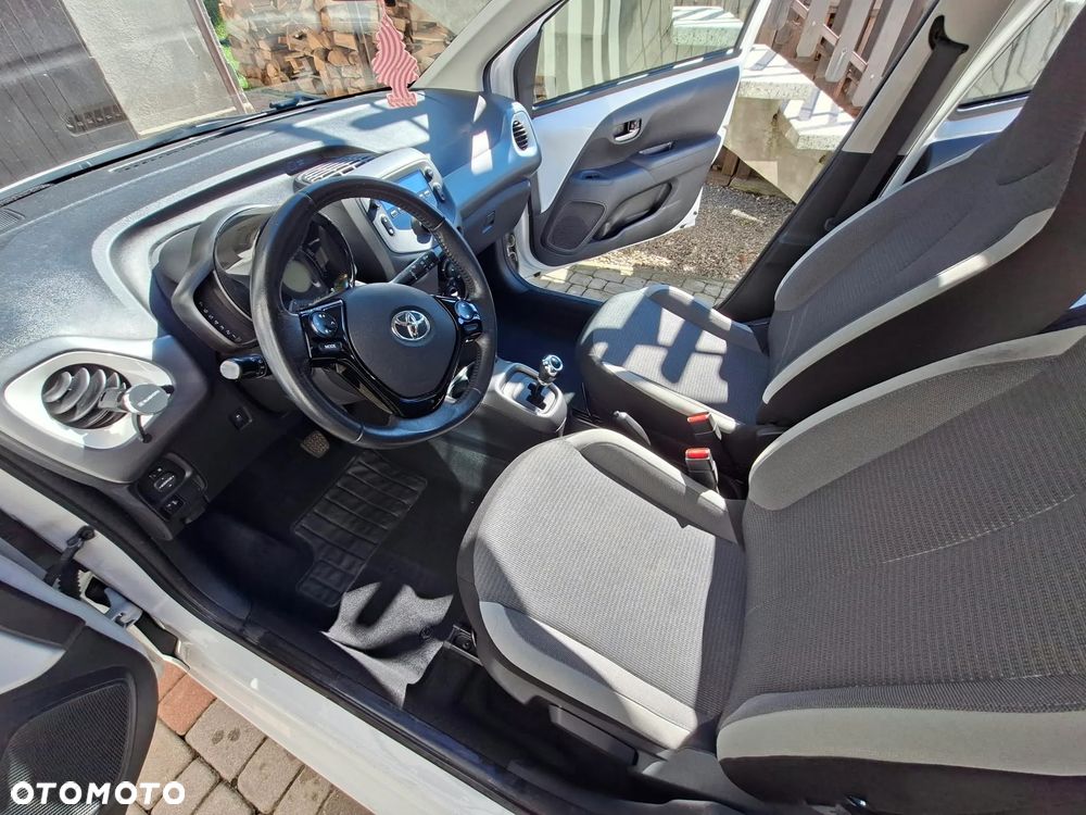 Toyota Aygo x.shift x-play connect - 6