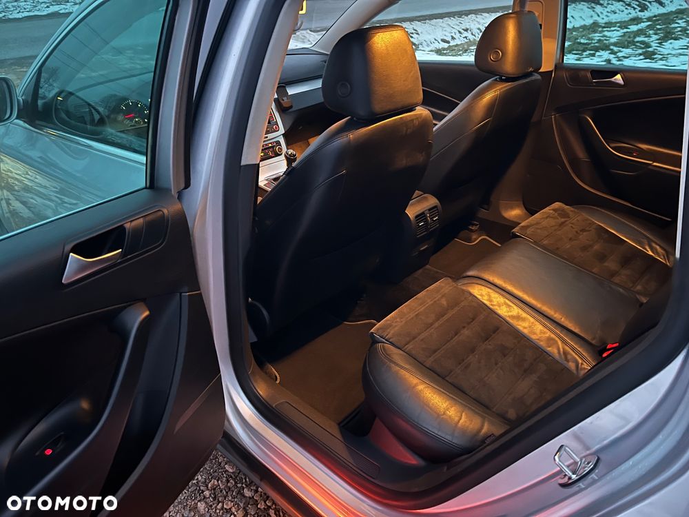 Volkswagen Passat 2.0 TDI DPF Highline - 22