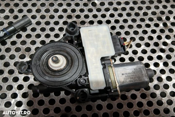 Motoras macara geam spate dreapta E850202032 0130822724 E850202032 01 - 2