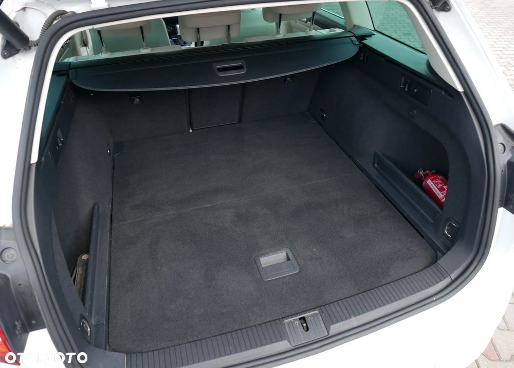 Volkswagen Passat Variant 2.0 TDI SCR DSG Highline - 27