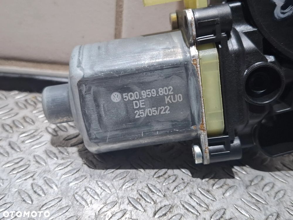 Silniczek podnoszenia szyby drzwi prawy tył Audi A3 sedan R 2022 nr 5Q0959802 - 2