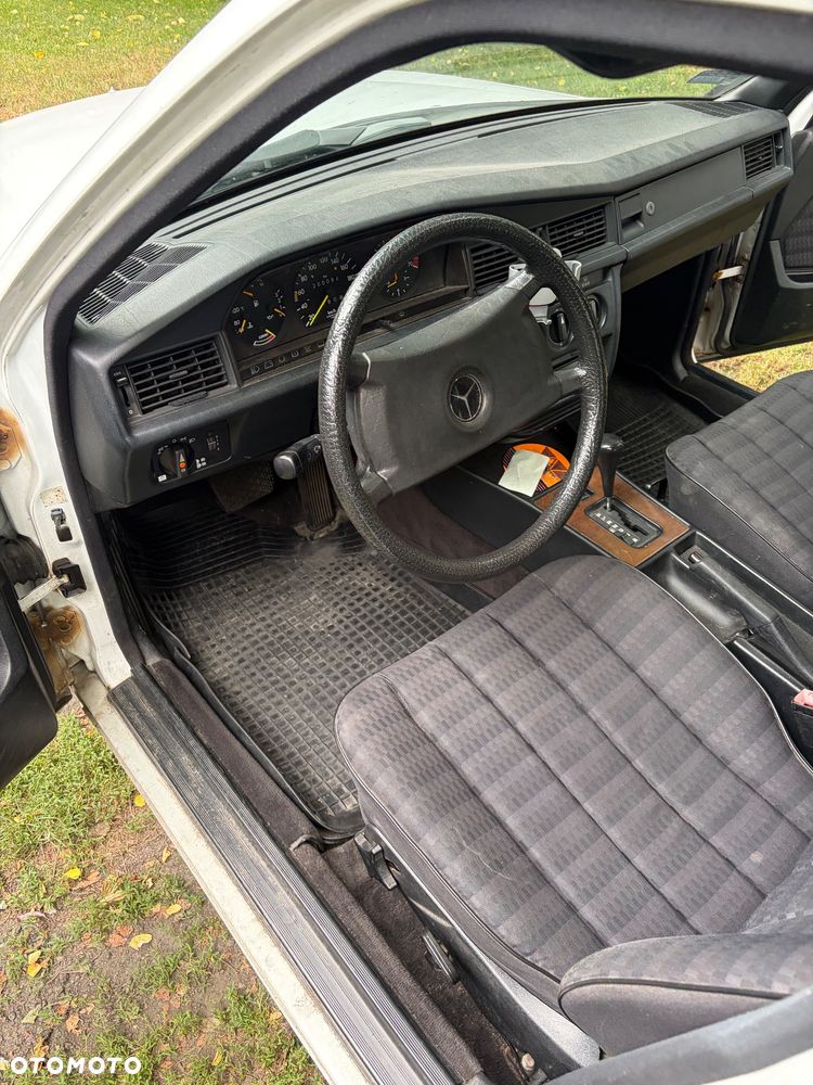 Mercedes-Benz W201 (190) - 13