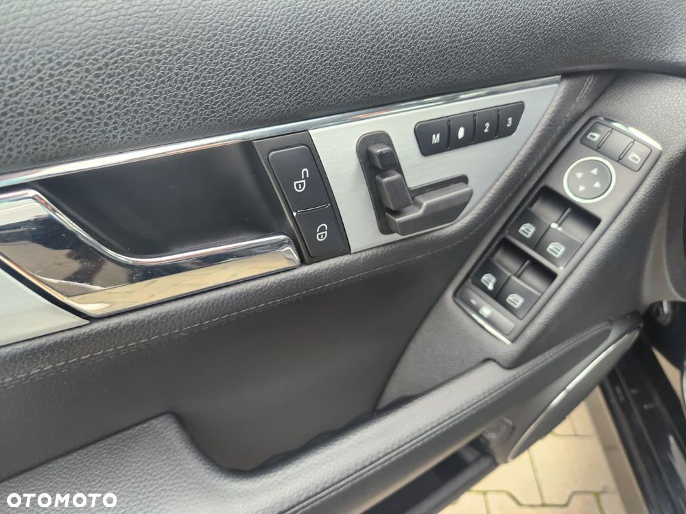 Mercedes-Benz Klasa C 320 CDI DPF 4Matic 7G-TRONIC Avantgarde - 15