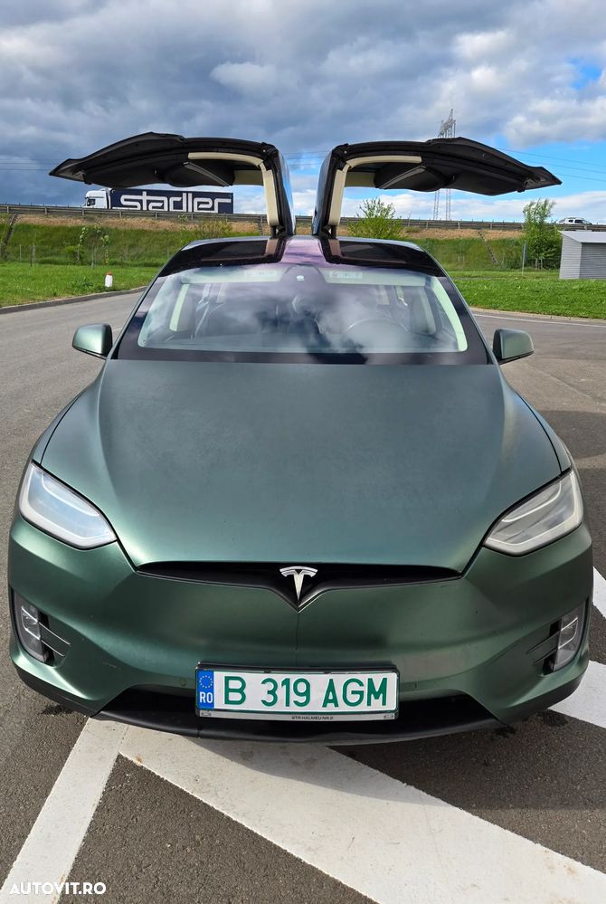 Tesla Model X - 1