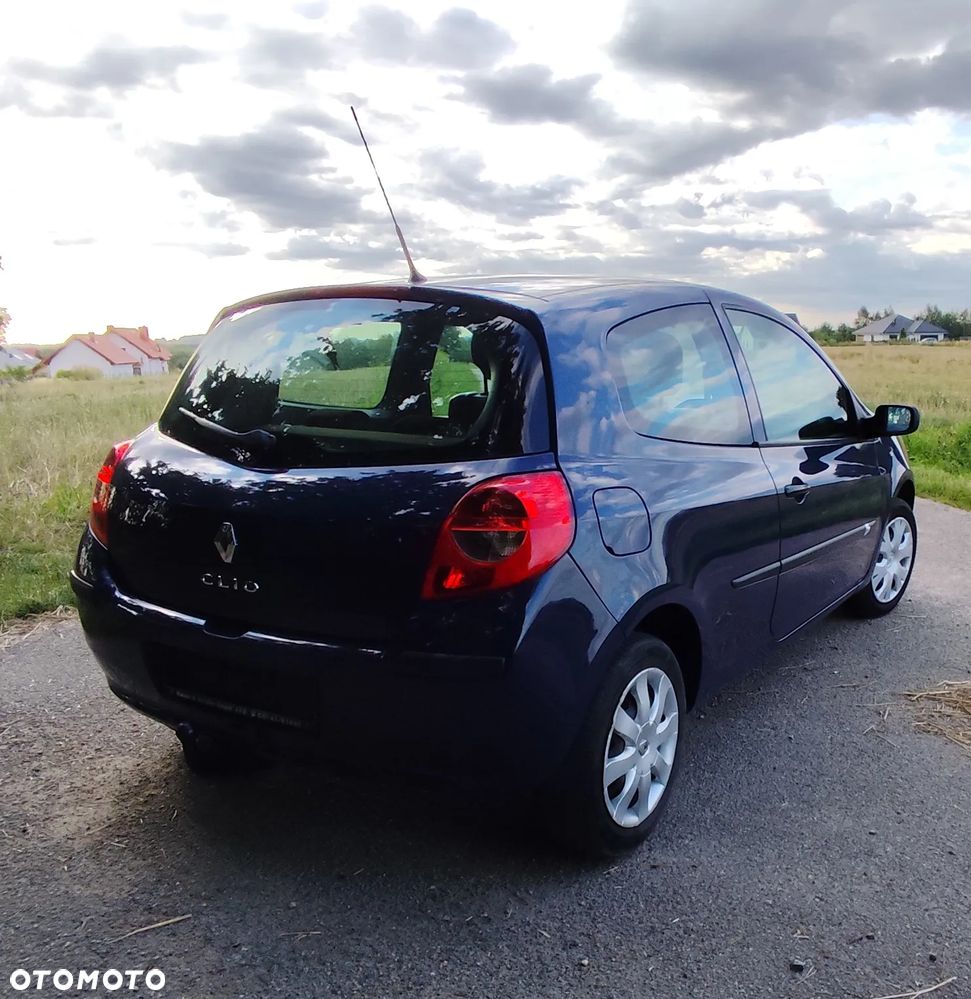 Renault Clio 1.2 16V Emotion - 6