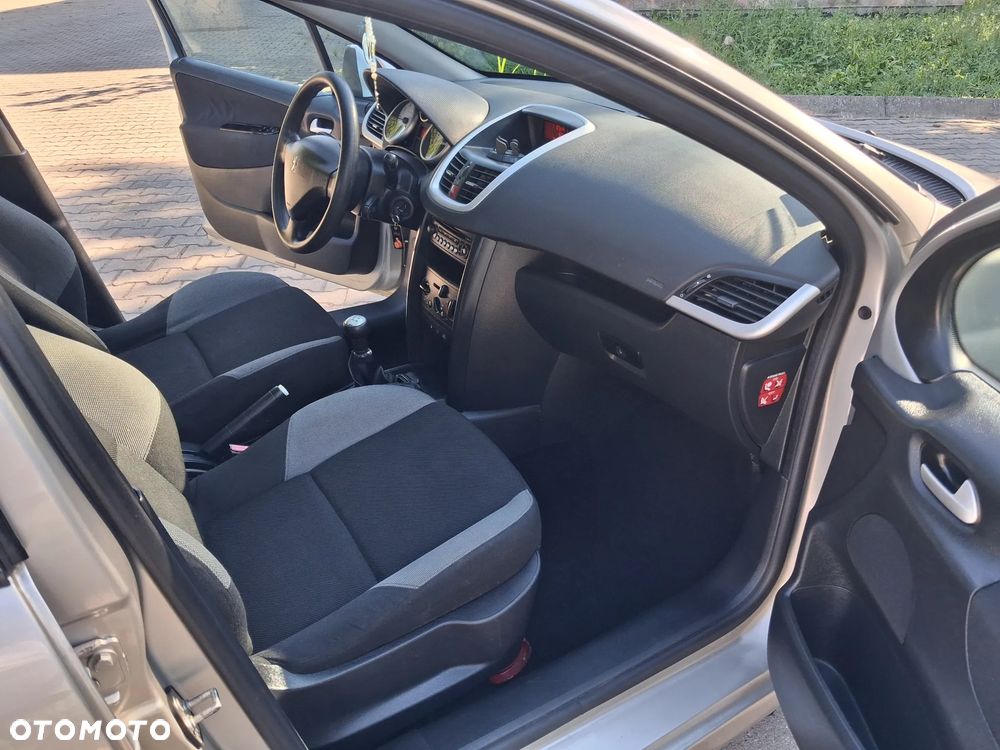 Peugeot 207 1.4 16V Trendy - 8