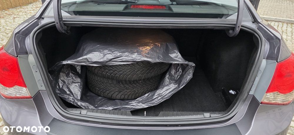 Chevrolet Cruze 1.8 LT+ - 23