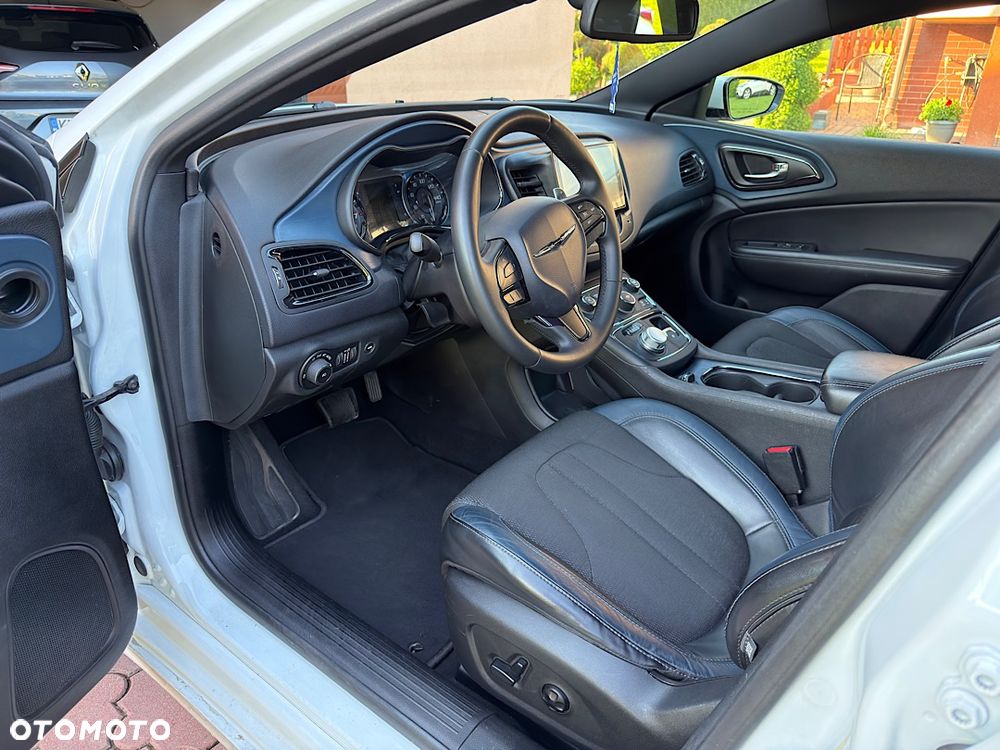 Chrysler 200 - 15