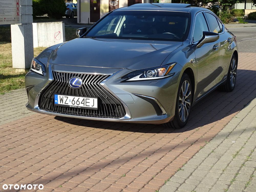 Lexus ES 300h Business Edition + - 8