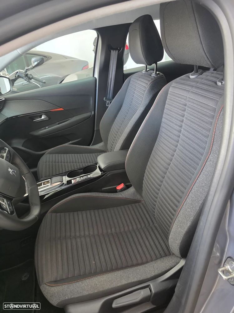 Peugeot e-208 - 10
