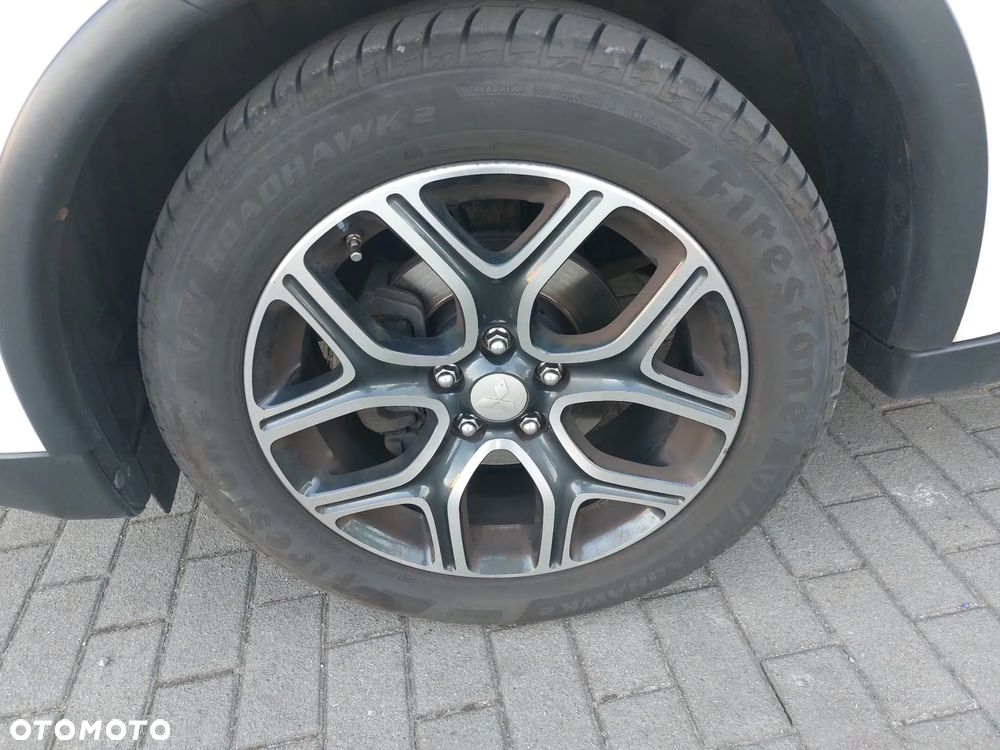 Mitsubishi Outlander - 3