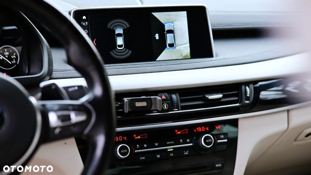 BMW X6 xDrive50i - 11