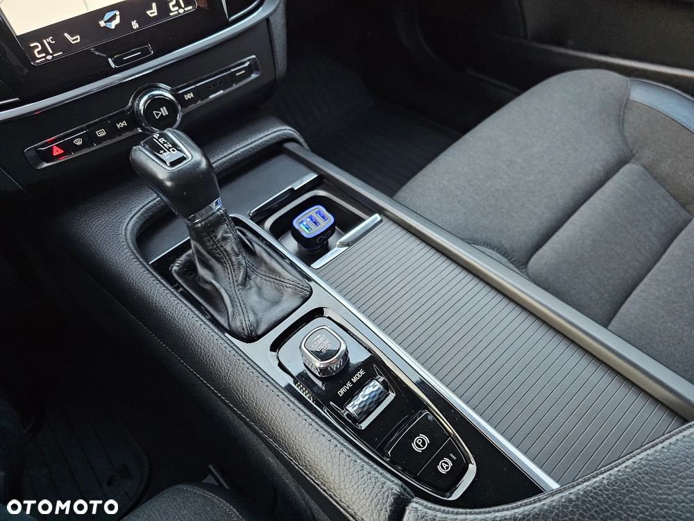 Volvo V90 D4 AWD Geartronic Momentum - 34