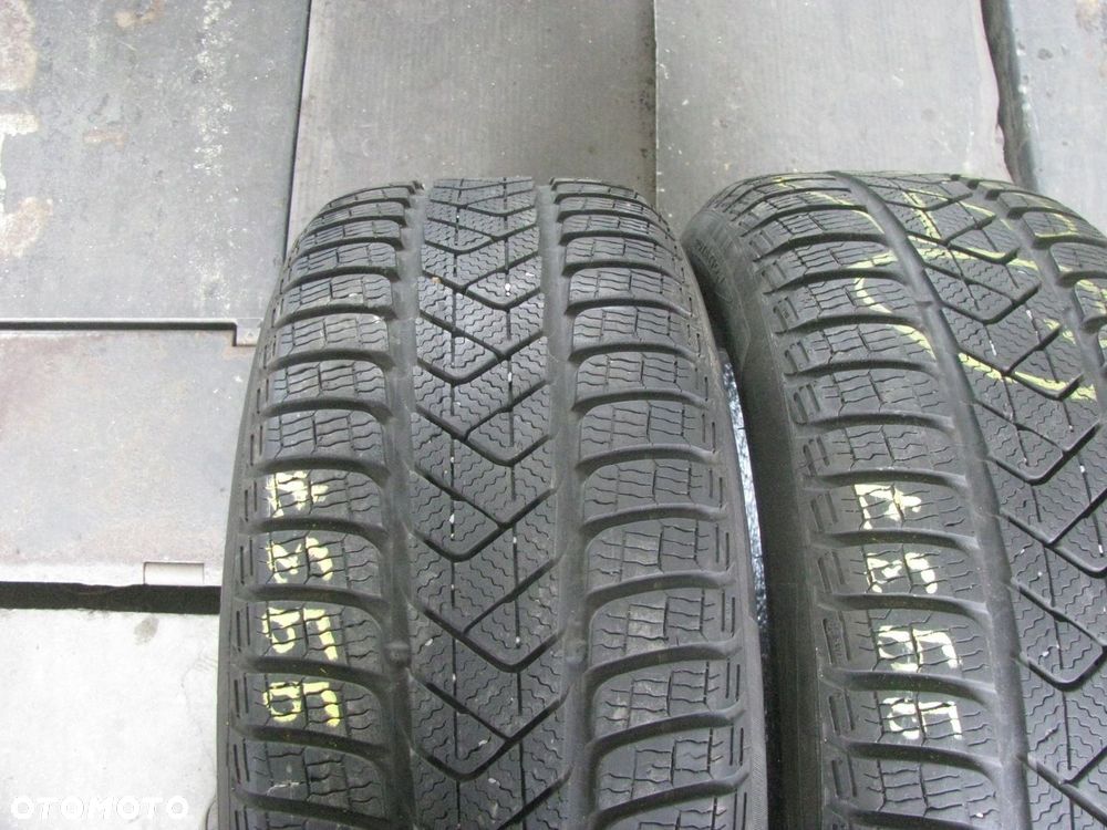 Opona zimowa Pirelli Winter SottoZero 3 215/55R17 94 H - 2