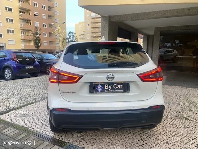 Nissan Qashqai 1.3 DIG-T N-Connecta J18 - 19