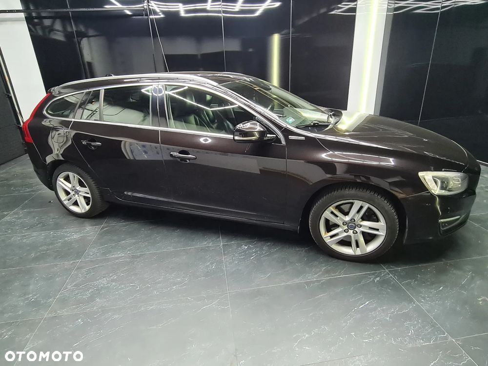 Volvo V60 D6 AWD Plug-in Hybrid Summum - 26