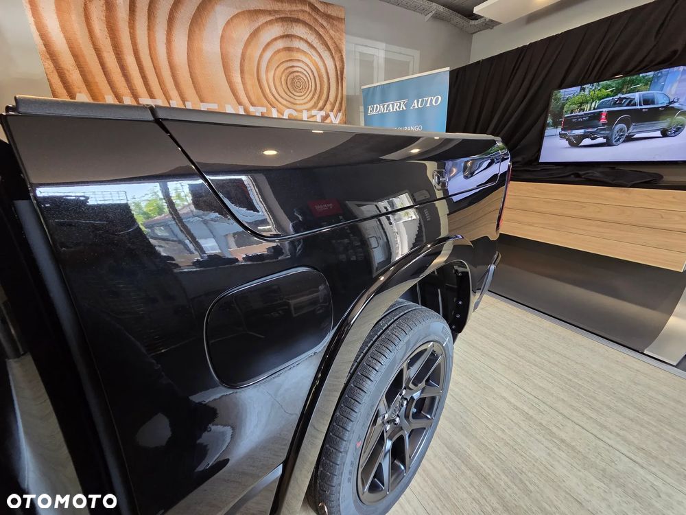 RAM 1500 Laramie Night Premium - 24