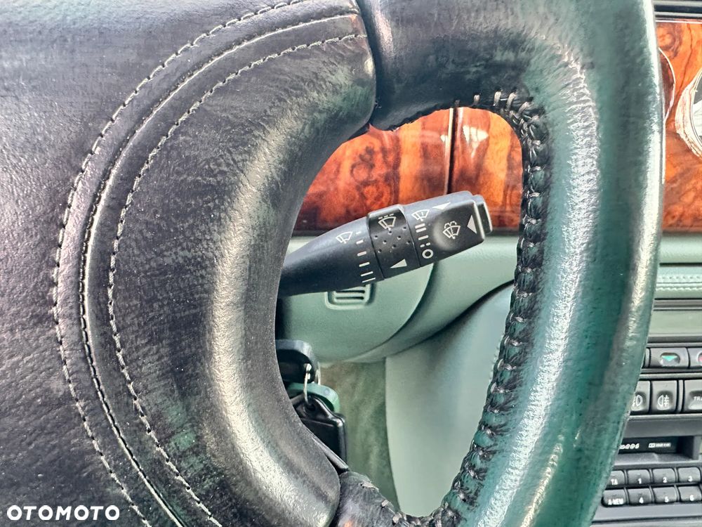 Jaguar XK8 Coupe - 21