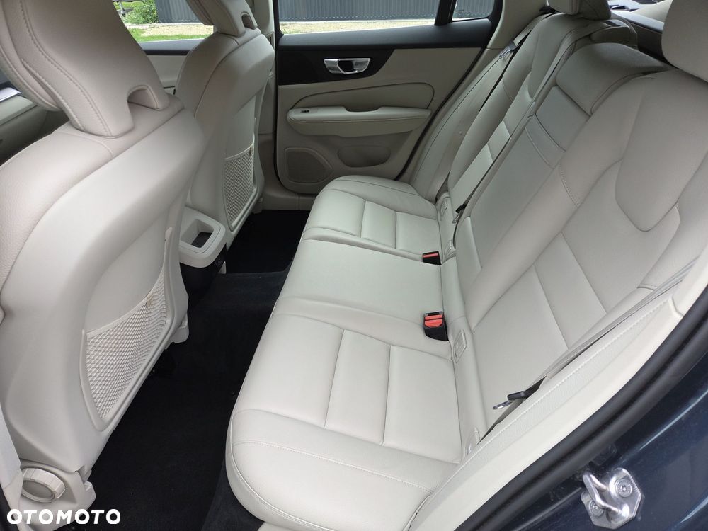 Volvo V60 D3 Momentum Pro - 11