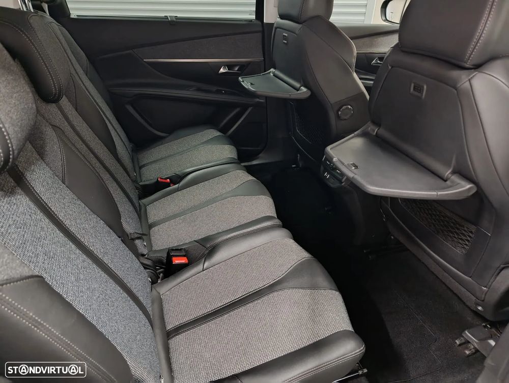 Peugeot 5008 1.5 BlueHDi Allure EAT8 - 26