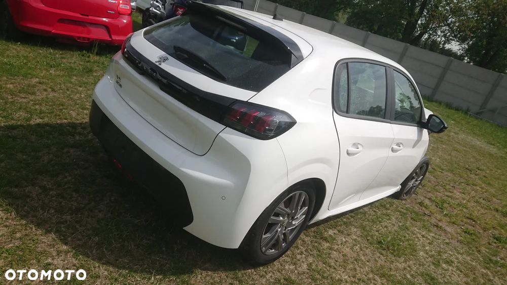 Peugeot 208 - 22