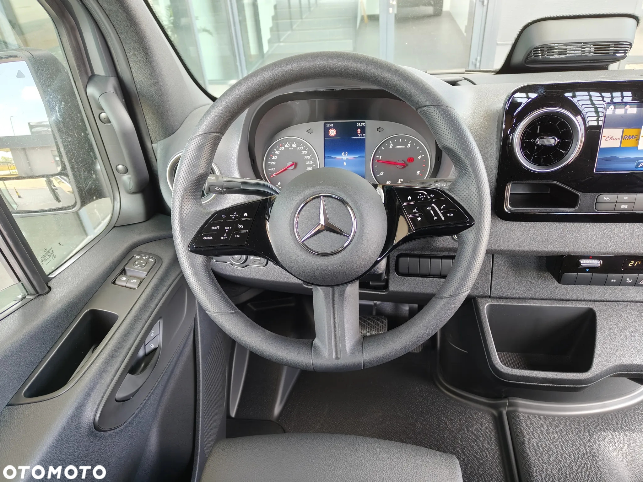 Mercedes-Benz Sprinter - 11