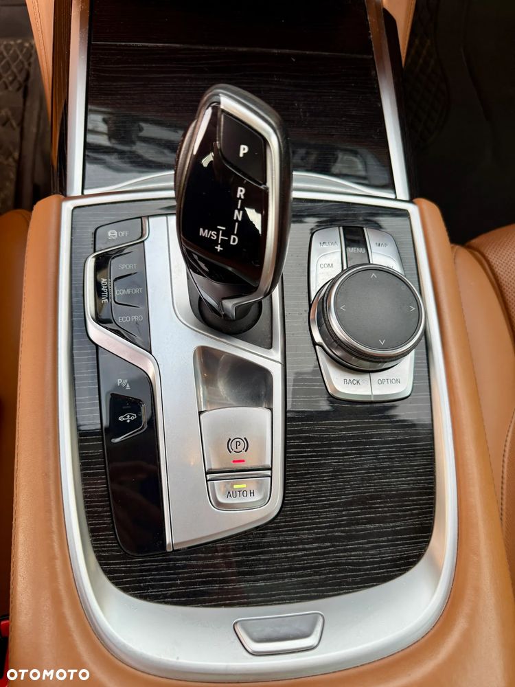 BMW Seria 7 740d xDrive - 9