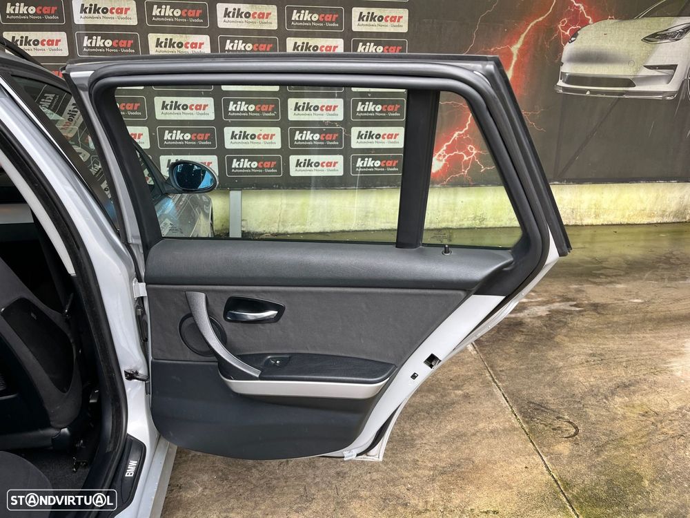 BMW 320 d EfficientDynamics - 36