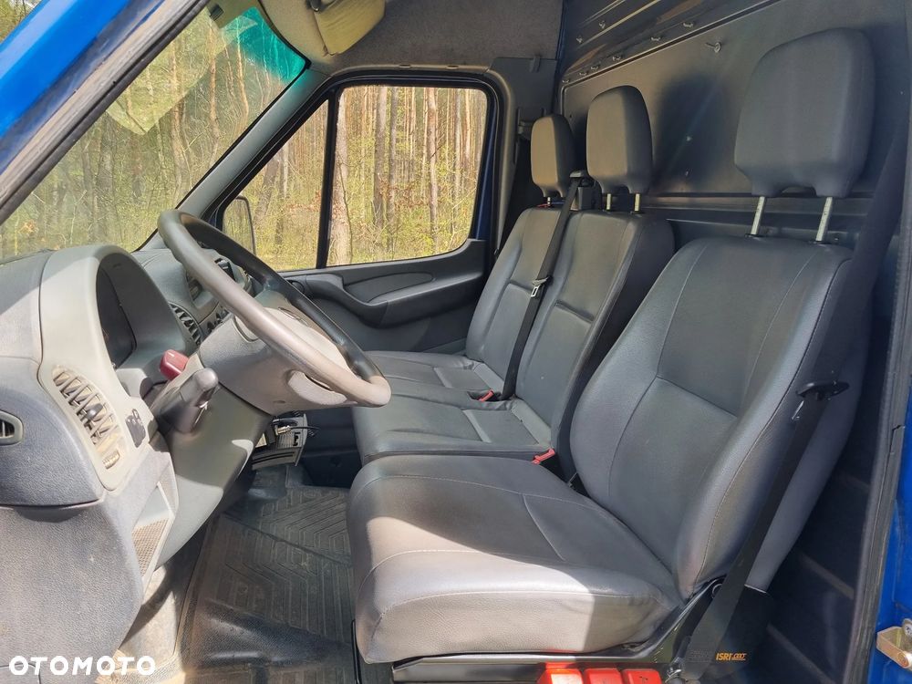Mercedes-Benz Sprinter - 14