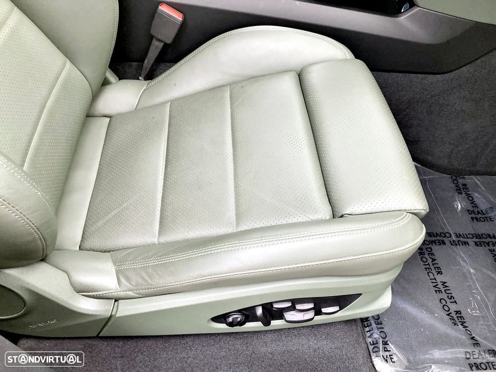 Porsche Macan Electric Turbo - 37