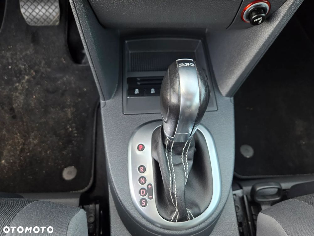 Volkswagen Touran 2.0 TDI DPF DSG MATCH - 19