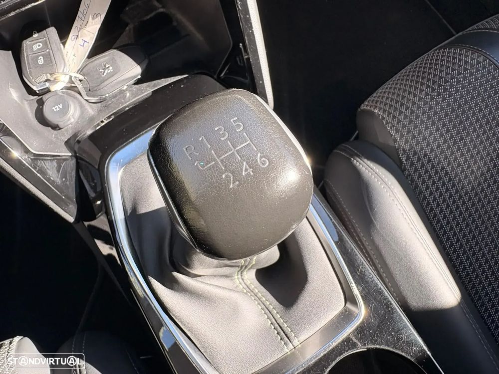 Peugeot 2008 1.2 PureTech GT Line - 22